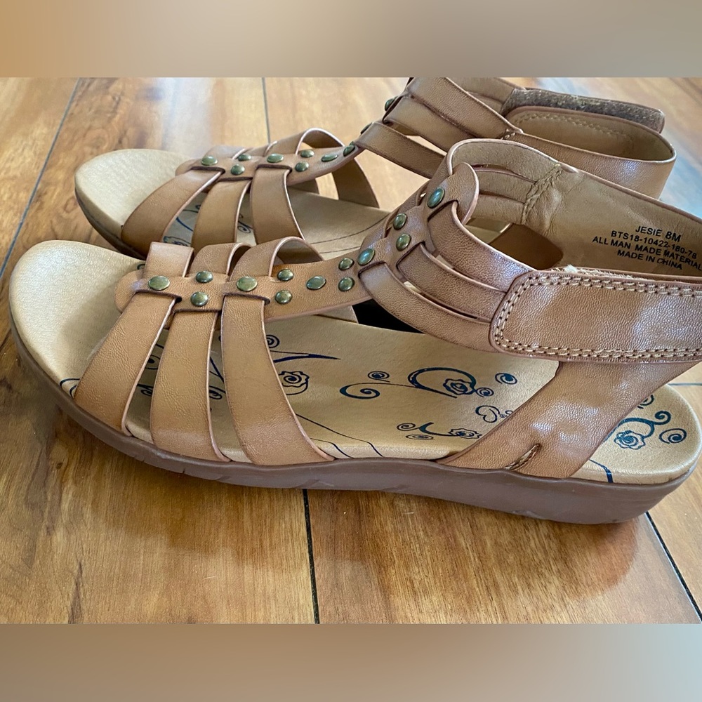 Baretraps sandals size 8
